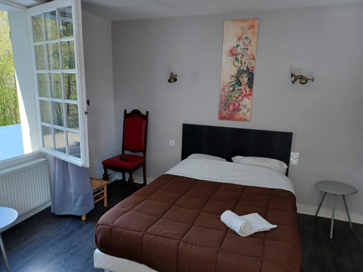 L'Auberge De La Foret Mervent Exteriör bild