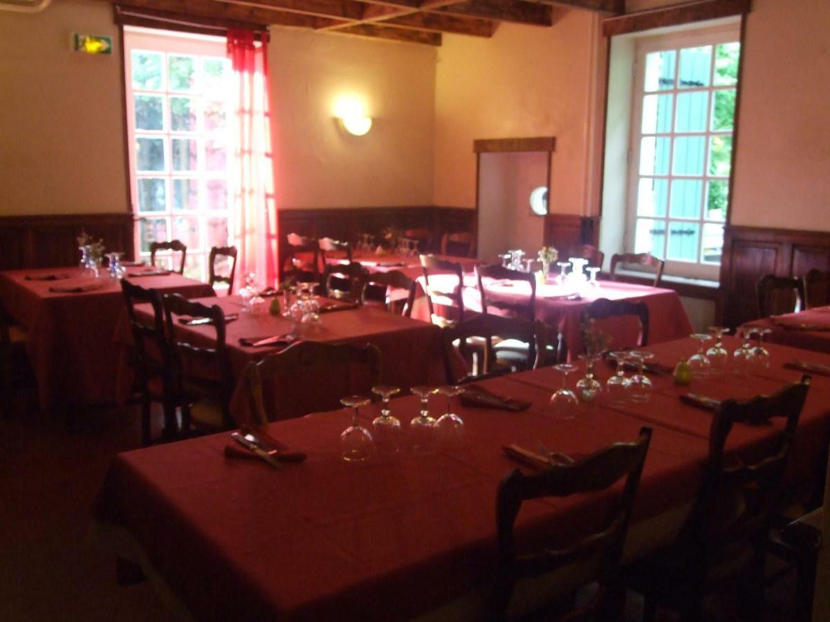 L'Auberge De La Foret Mervent Exteriör bild