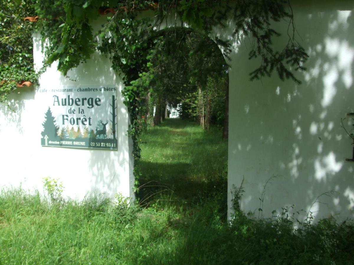 L'Auberge De La Foret Mervent Exteriör bild